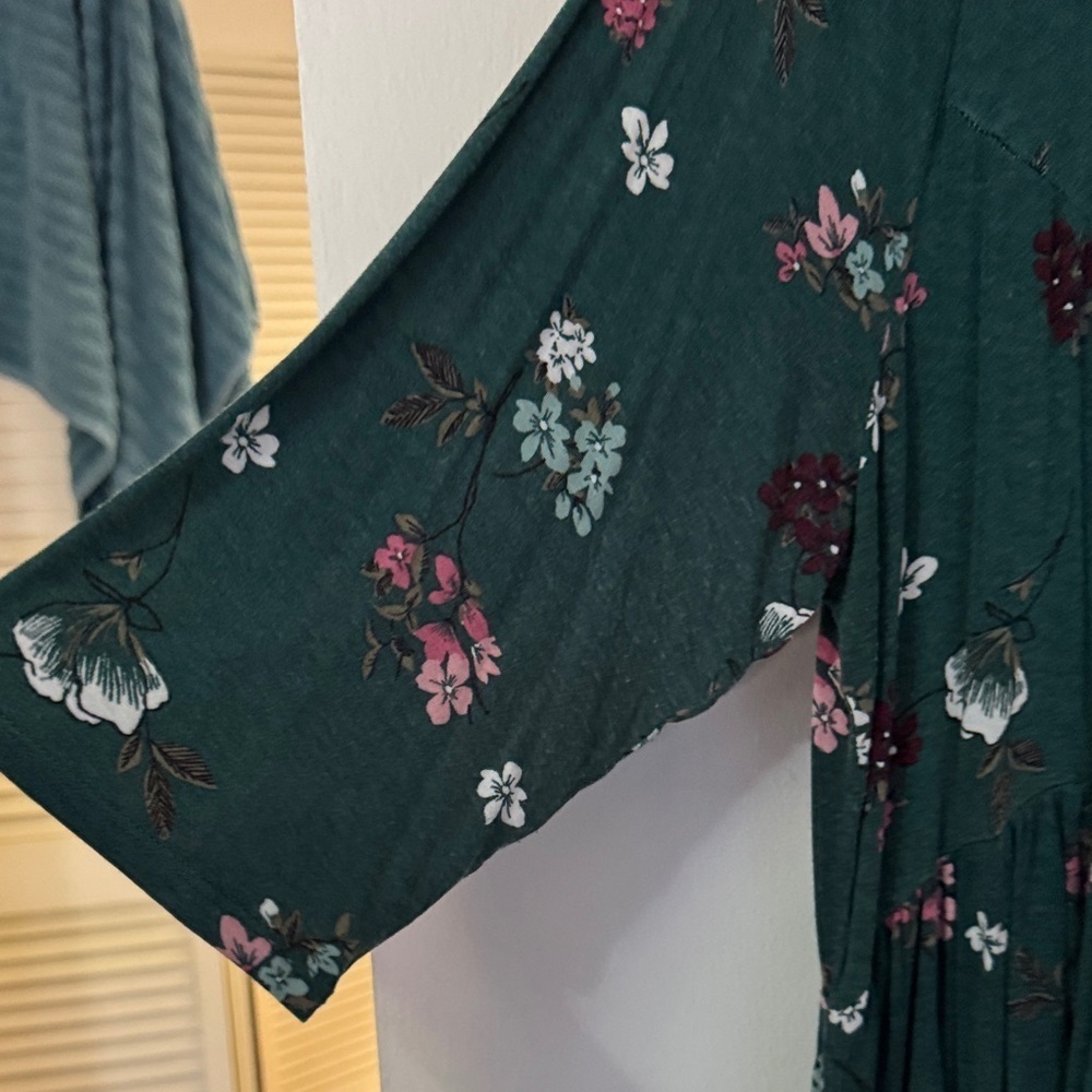Floral Green Women's Top - Picture 4 of 5